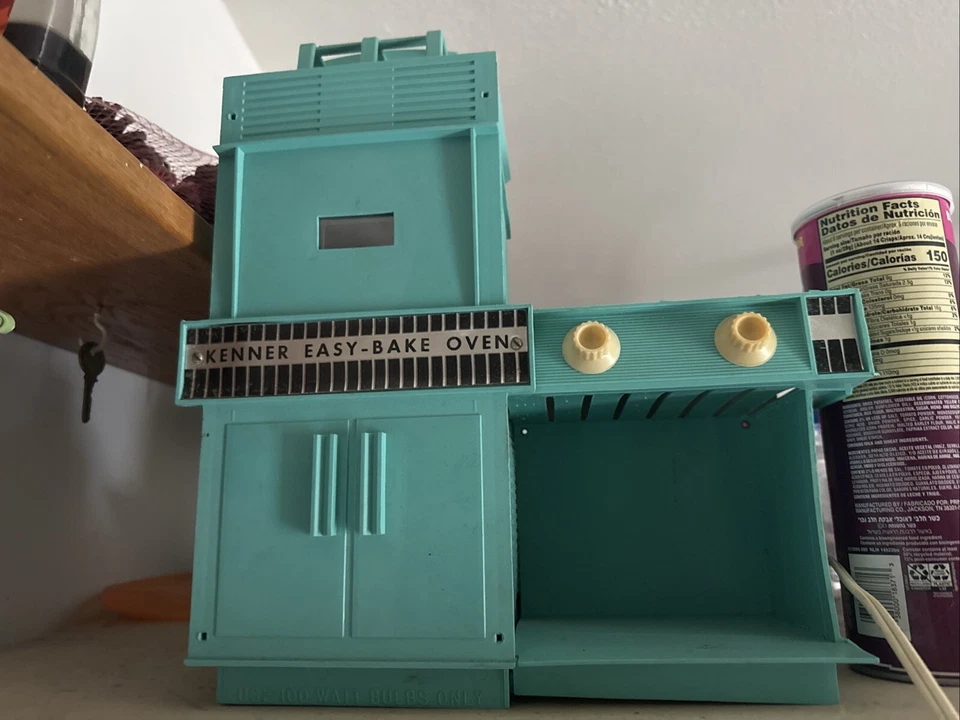 Vintage 1964 Kenner Easy Bake Oven Turquoise Untested, Oven Only, (See Pics) - Image 1 of 4