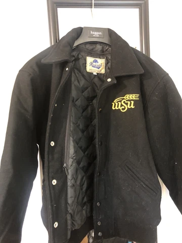 Wichita State University Shockers WSU Letterman Wool Jacket Size M Cover