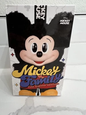 Chaveiro POPMART Mickey Family Cute Together Series colecionável caixa cega figura - Imagem 1 de 4