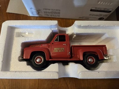 1/34 First Gear 1953 FORD F100 BOSTON FIRE DEPT 19-1551 PICK UP - Image 1 of 4