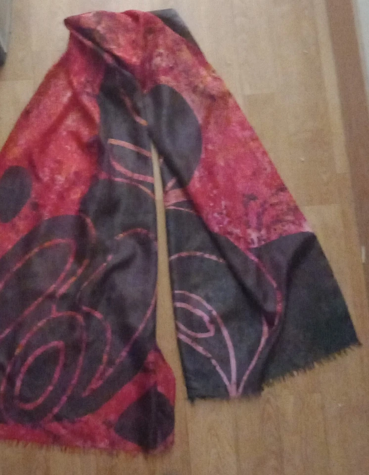 * ECHARPE SOIE LEGERE * MOTIFS ABSTRAITS NOIR ET ROUGE * - Photo 1/2