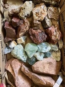 ROCK, MINERAL, CRYSTAL, TUMBLER MIX, STONE, & MORE ESTATE COLLECTION LOT - Picture 1 of 9