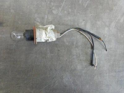 Luz de freno trasera ARNÉS DE CABLES 99 00 01 02 03 04 Chrysler 300m Foto 1 de 3