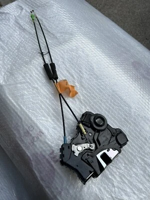 2011- 2017 LEXUS CT200h FRONT RIGHT DOOR LOCK ACTUATOR - Image 1 of 4