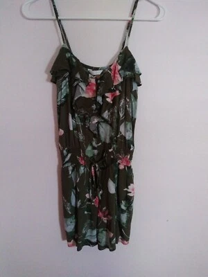 Pantalones cortos mamelucos New York Company verde oliva/rosa flores. Talla XS. Foto 1 de 4