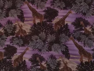 Pannello tessuto Hoffman California mezzanotte safari giraffa viola 42 x 30 resto - Foto 1 di 5
