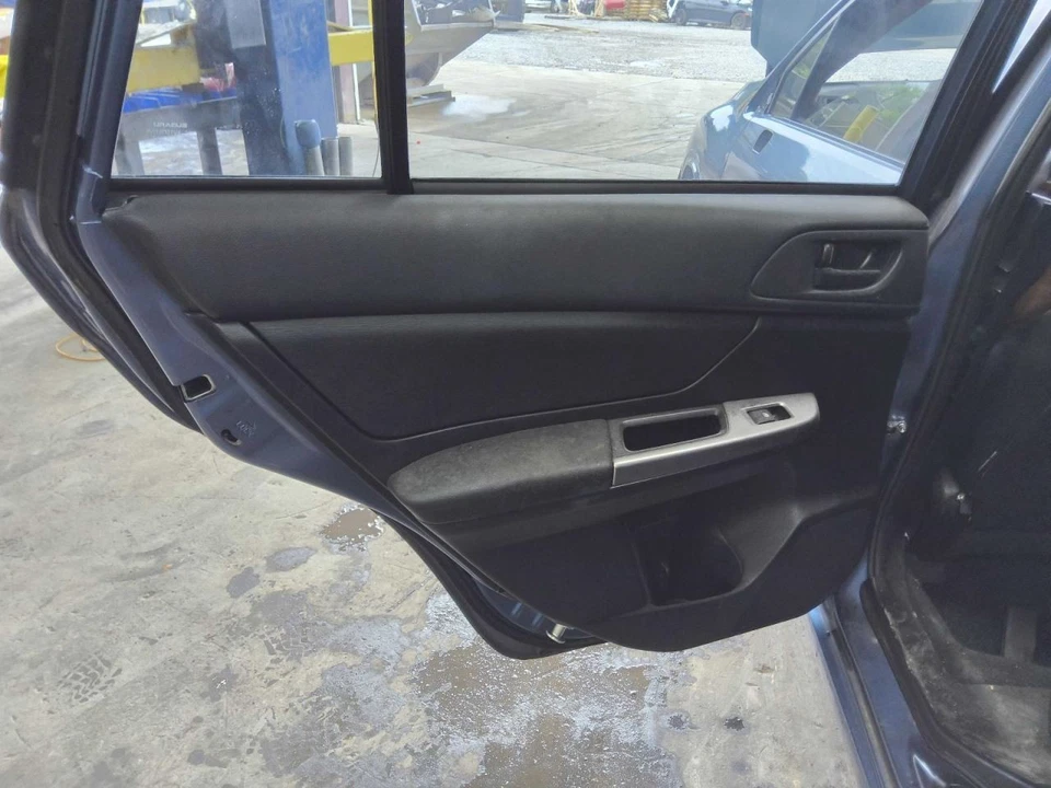 XV CROSSTREK 2015 Door Trim Panel Rear 642690 Foto 1 de 1