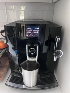 JURA E8 Cafetera Espresso Super Automática Piano Negra con Control de Frío - Imagen 1 de 4