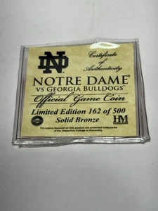 Moneda Oficial Juego Fútbol NOTRE DAME Septiembre 2017 vs Georgia Bulldogs Certificado de Autenticidad Limitado - Imagen 1 de 3