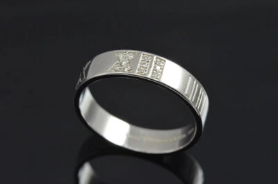 Anillo con banda de diamantes Tiffany & Co. Atlas en oro blanco de 18 quilates talla 8,25 Foto 1 de 4