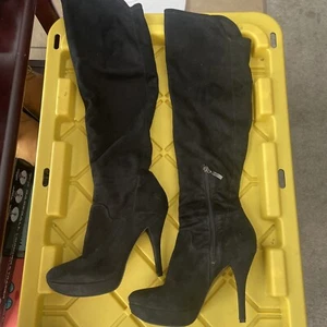 GUESS Black Suede Knee High Stiletto Heel  Boots Sz 8M - Picture 1 of 6