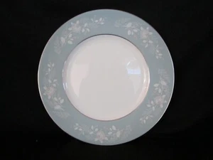 Royal Worcester Z2738 Bridal or Worcester Rose Dinner Plate Bone China - Picture 1 of 2