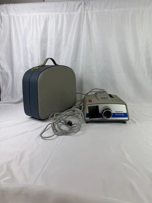 Diaprojektor VOIGTLÄNDER Zettomat II im Originalkoffer mit Gebrauchsanleitung - Bild 1 von 4