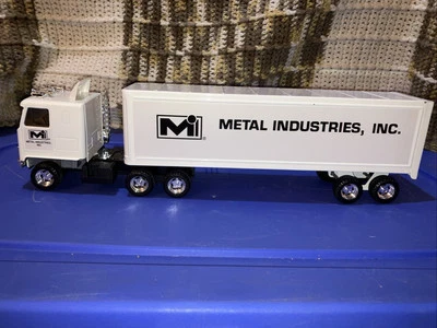 Remolque tractor Chevy Titan 1/25 ACERO PRENSADO METAL INDUSTRIAS Leer Descripción Foto 1 de 4