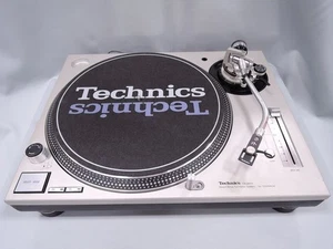 Technics SL-1200MK3D Silver with Dust Cover Quartz Direct Drive DJ Turntable - Picture 1 of 6