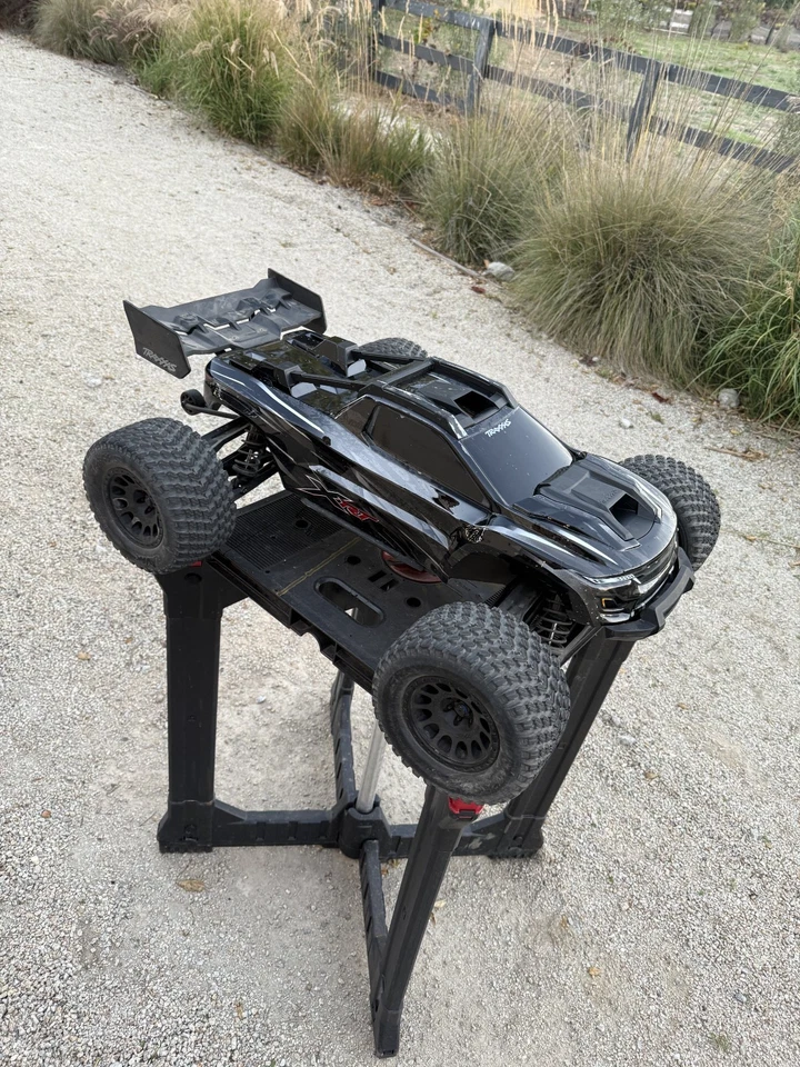 Monster Truck de carreras Traxxas XRT 8S Extreme 4x4 sin escobillas RTR (negro) (se envía lo antes posible) Foto 1 de 4