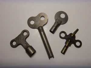 4 LLAVES VINTAGE, RELOJ, CUERDA, MISC (2" - 3.25") - Imagen 1 de 3