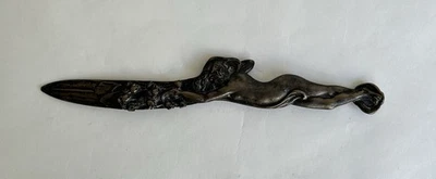 Ancien coupe papier en bronze art nouveau signé Milo 1930 femme nue décor floral - Photo 1/4