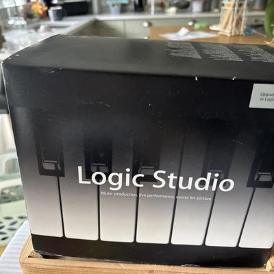 Logic Pro 8 music User Manuals x 5 for Apple Mac - Image 1 of 4