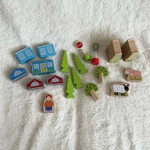 Holzeisenbahn Zubehör 19-teiliges Konvolut Baum Tier Gebäude Spielzeug zum Spielen - Bild 1 von 4