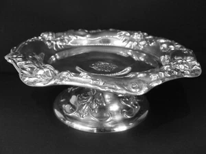 J E CALDWELL FLORAL REPOUSSÉ STERLING SILVER COMPOTE TAZZA 1898 w/ Provenance - Picture 1 of 12