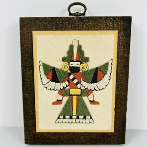 Vintage Sandmalerei Wandrelief Zuni Flügel Messer Mann Kunst auf Holz hängend New Mexico - Bild 1 von 12