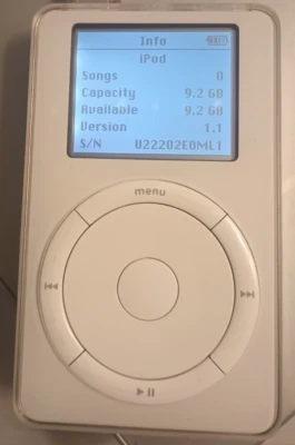 Apple iPod 1ª Generación 10GB 32MB RAM - Blanco Con Caja, Cable y Ladrillo de Carga  Foto 1 de 4