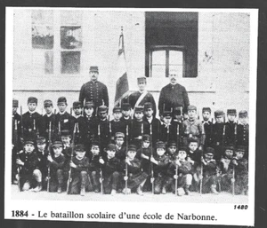 1986  --  LE BATAILLON SCOLAIRE D UNE ECOLE DE NARBONNE EN 1884 . 4A963 - Picture 1 of 1