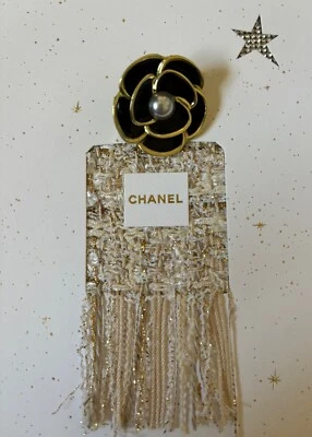 Chanel Camelia Dije Accesorio Vacaciones Navidad Nuevo 2023 Foto 1 de 3