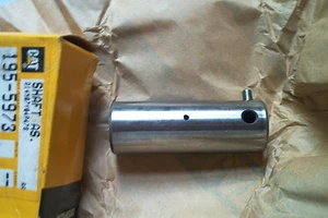 Caterpillar OEM 195-5973 Shaft As - Trans New In Cat Package - Picture 1 of 2