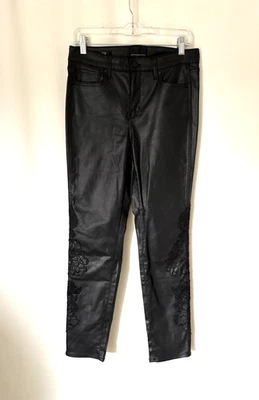 Pantalones WHBM 6 para mujer tiro alto ajustados negros imitación cuero bordado Foto 1 de 4