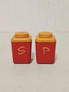 Vintage Sterilite Salt and Pepper Shakers Red & Yellow ~ 2½" x 1½" - Picture 1 of 5
