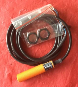 IFM EFECTOR IG5401 Inductive Proximity Switch (IG-3008-BPKG) - Picture 1 of 2