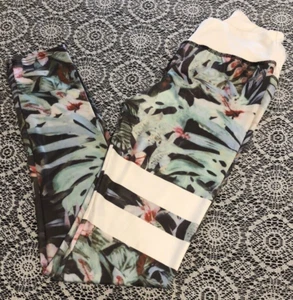 Womens Size Medium Tropical Design Lightweight Leggings Ankle Length - Picture 1 of 4