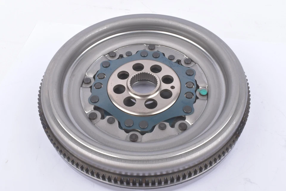 双质量 DSG 飞轮 CCTA CBFA 适用于 2008 - 2010 年奥迪 TT 大众帕萨特 B6 2.0 TFSI — 第 1/1 张图片