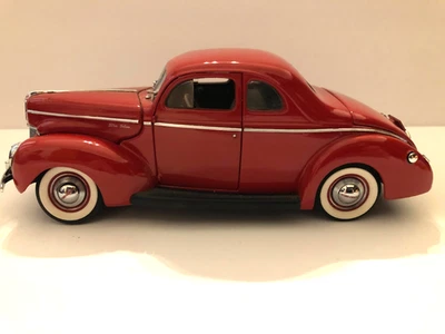 Ford Deluxe 1940 cupé rojo de Danbury como nuevo escala 1:24 ***dañado*** Foto 1 de 4
