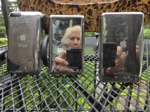 3 Apple iPod Classic 1 8GB 1 30GB 1 40GB così come da parti di ricambio - Foto 1 di 2