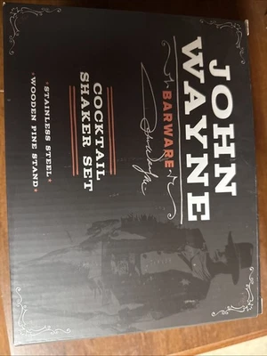 Juego de coctelera John Wayne Barware acero inoxidable con soporte de madera de pino nuevo en caja Foto 1 de 2