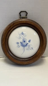 Juego de decoración de pared porcelana pintada rosa azul en marco de madera - Imagen 1 de 6