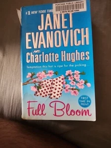 Full Bloom by Janet Evanovich and Charlotte Hughes St. Martin's Paperback Book - Picture 1 of 7