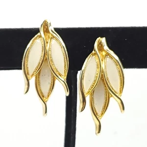 DG Dolce Gabbana Leaf Earrings Cream Off White Goldtone Screw Back 1 1/4" - Picture 1 of 5