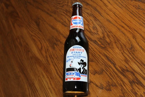 Richard Petty LongNeck Pepsi Bottle,1000th.start as a driver. 1 VQ 30 series Cover