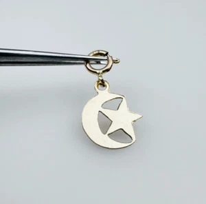 Colgante pequeño con dije de estrella celestial y luna de oro amarillo macizo de 14K con cierre de resorte - Imagen 1 de 14