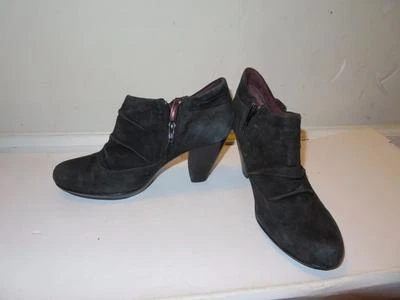 WOMENS INDIGO BY CLARKS BLACK SUEDE SIDE ZIP-UP ANKLE BOOTS SIZE 8 - Image 1 of 4