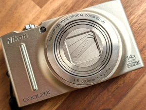 Nikon Coolpix S8200 16,1 megapixel fotocamera digitale compatta bianca funziona in inglese giappone - Foto 1 di 12