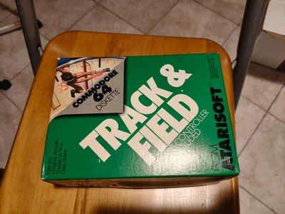 Track & Field disk con controller commodore 64 c64 Tutto testato e funzionante - Immagine 1 di 4