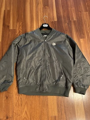 Chaqueta Harley Davidson Para Hombre XL Verde Nylon Montar Bombardero Águila Metal Logo Foto 1 de 4