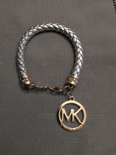 MICHAEL KORS Bracciale in pelle intrecciata grigio 7 5 pollici regolabile