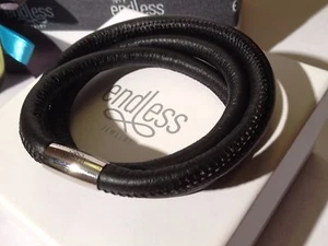 Endloser Schmuck 60 cm schwarzes Armband dreifacher Strang silber Verschluss uvp £55 - Bild 1 von 5