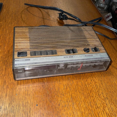 Vintage General Electric Model 7-4624 GE AM/FM Digital Alarm Clock Radio Cover